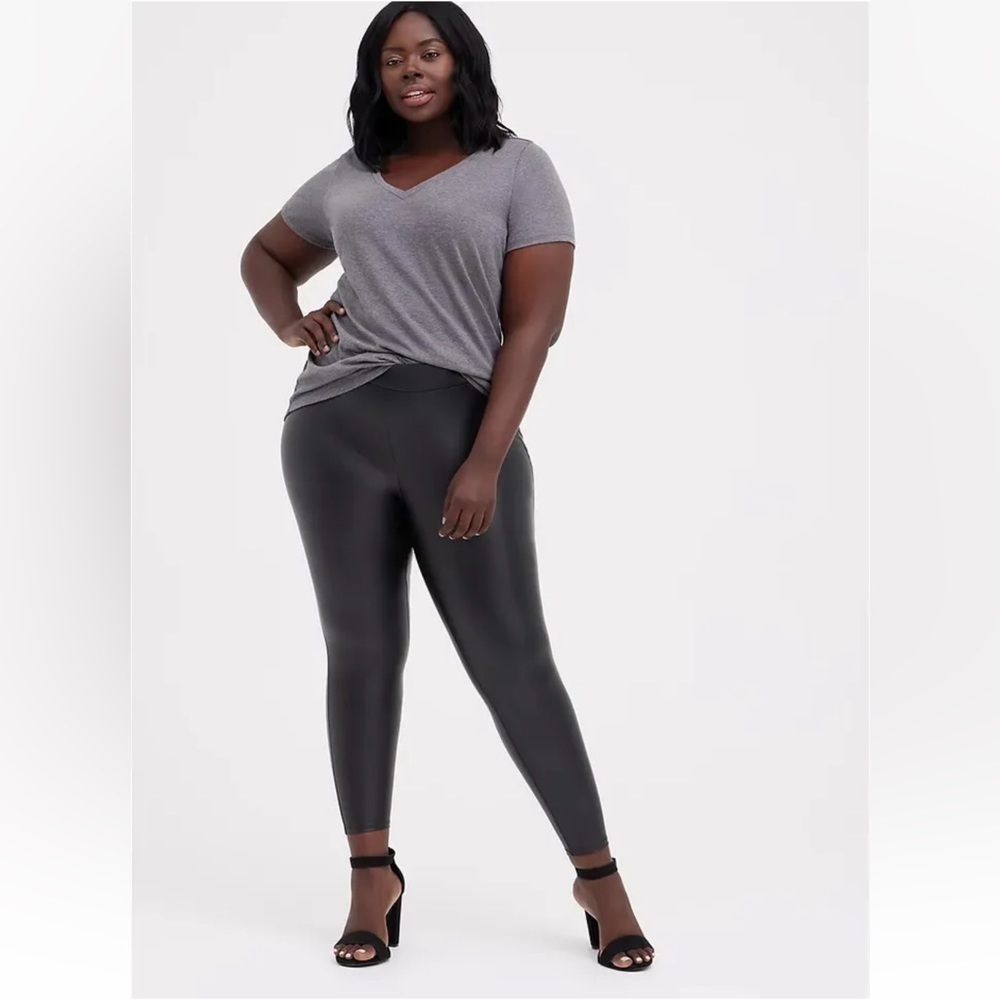 TORRID FULL LENGTH SIGNATURE WAIST PU LEGGING 3X